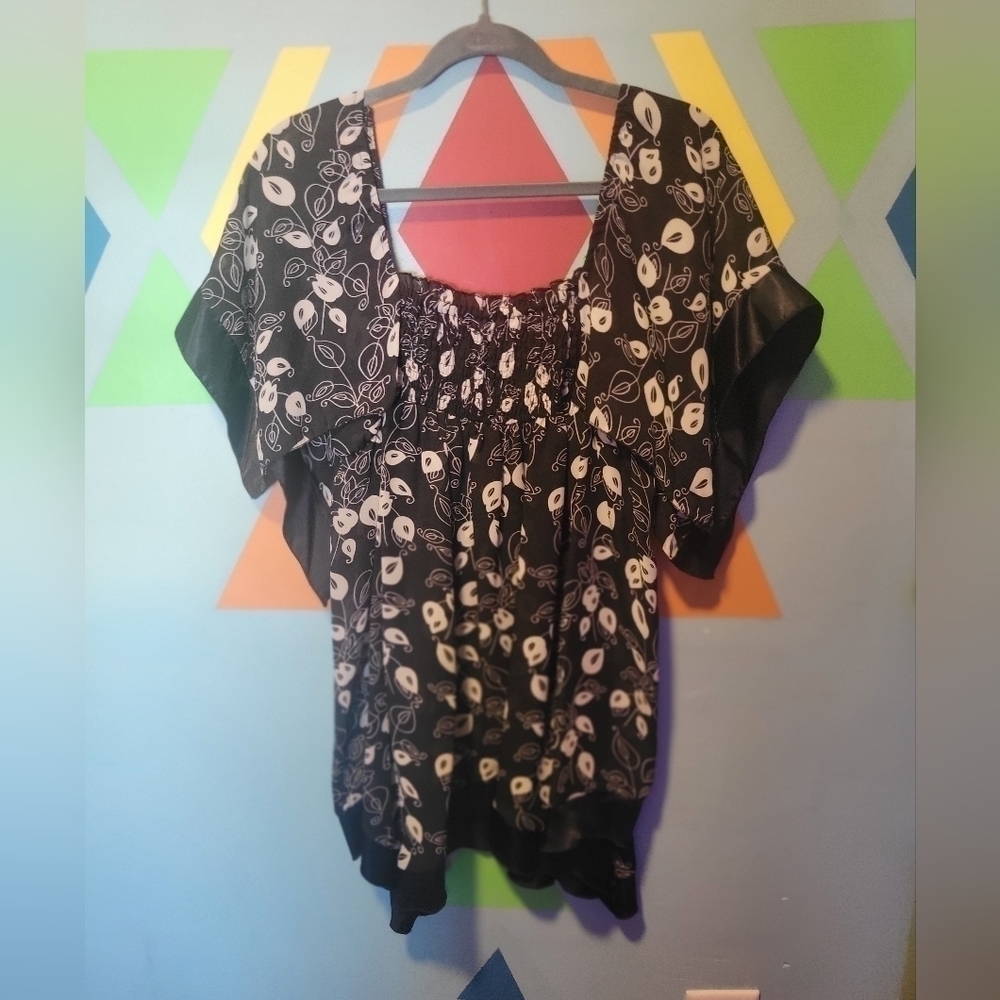 Agora Women's Black And White Flowy Boho Top Size Medium